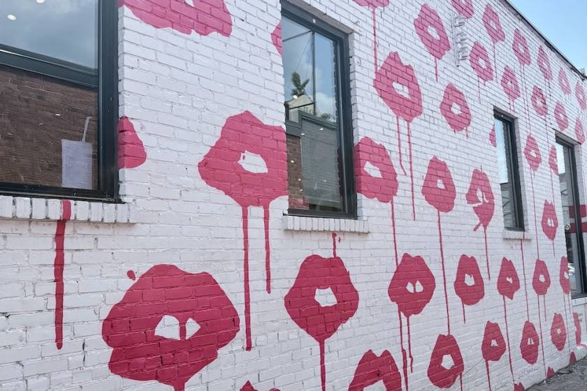 drippy lips mural at UAL in hillsboro village 