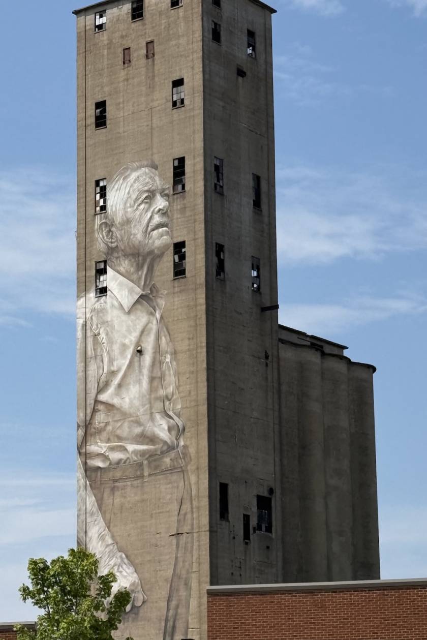 Guido van Helton nashville mural in the Nations
